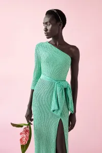 vestido largo de fiesta asimetrico de lentejuelas verde para boda