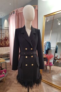 Vestido Esmoquin Negro con Plumas Rhoda