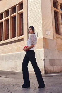 Bolso de concha en terciopelo rojo con cadena dorada
