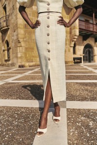 Top manga abullonada joya chanel blanco roto