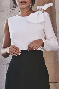 Falda de fiesta negra midi con plumas y cadena dorada