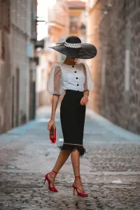 Blusa de fiesta con mangas abullonadas de plumetti