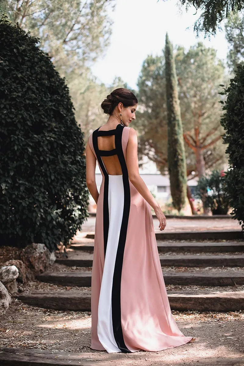 Vestido largo de invitada boda color rosa con escote espalda y