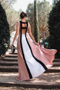 Vestido largo de invitada boda color rosa con escote espalda y