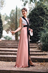 Vestido largo de invitada boda color rosa con escote espalda y