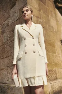 vestido corto esmoquin chanel blanco roto con volante