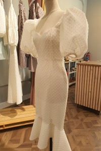 Vestido midi en plumetti  blanco lunares negros falda negra con