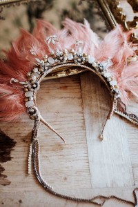 diadema plumas engarces brillantes by lola sevares