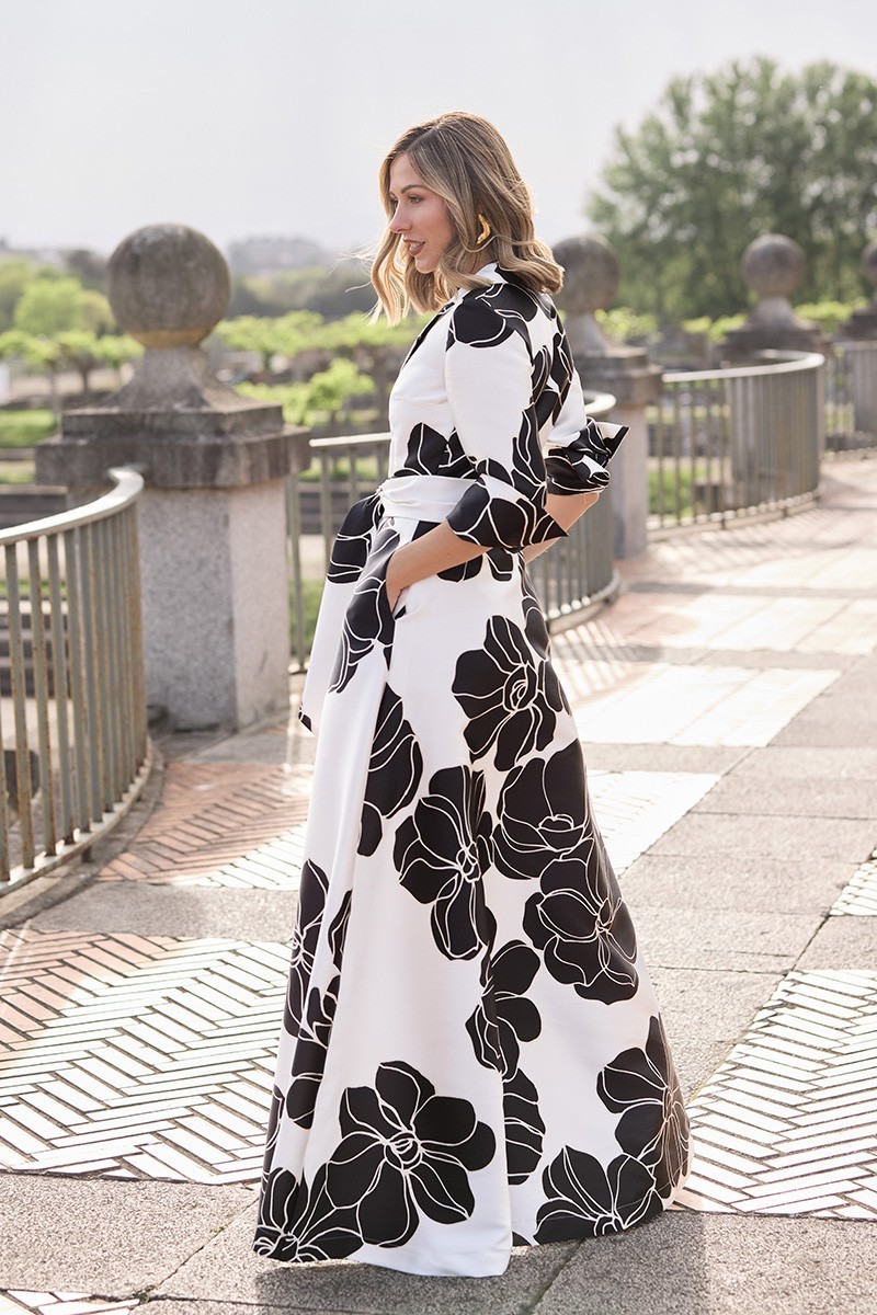 Vestido camisero largo con cuello esmoquin en mikado flores blanco