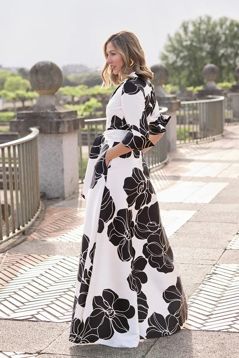 Vestido camisero largo con cuello esmoquin en mikado flores blanco