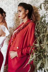 traje rafia chaqueta falda color fresa con flecos