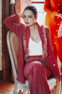 Traje de chaqueta con pantalon de rafia con flecos