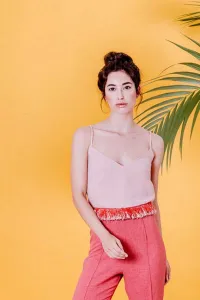 Top de fiesta lencero en crepe rosa palo