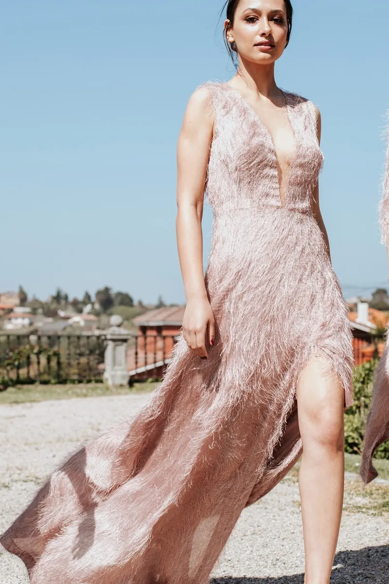 Vestido de fiesta largo con abertura en rosa empolvado