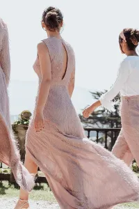 Vestido de fiesta largo con abertura en rosa empolvado