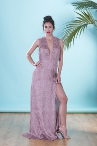 Vestido de fiesta  largo con abertura en rosa empolvado