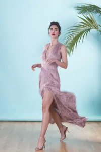 Vestido de fiesta largo con abertura en rosa empolvado