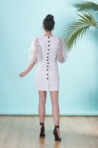 Vestido corto de fiesta en plumetti blanco y negro de manga farol
