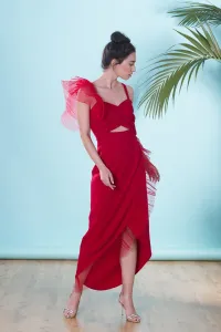 Vestido midi rojo drapeado con volantes de plumetto para invitadas