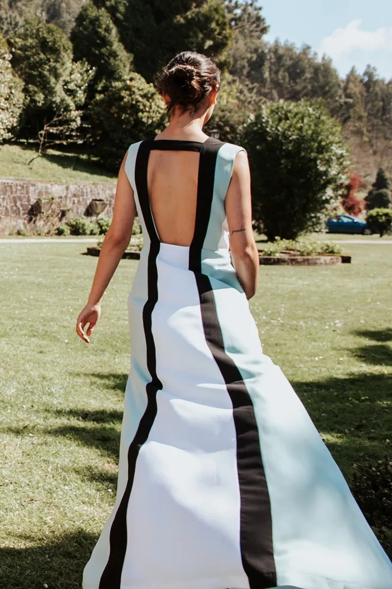Vestido largo de invitada boda colour block con escote espalda y