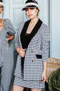 Traje de chaqueta americana y falda corta en cuadro vichy blanco y