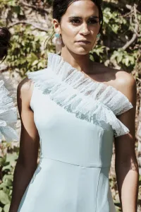 Vestido largo para boda asimetrico en verde agua con volante