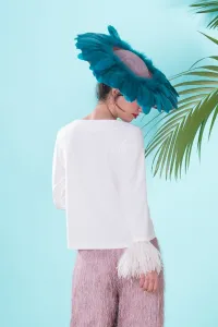 Blusa de fiesta blanca con escote en pico manga larga y plumas en