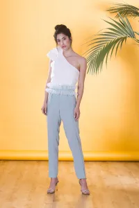 Pantalon pitillo verde agua con volante de plumetti para invitadas