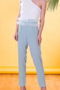 Pantalon pitillo verde agua con volante de plumetti para invitadas