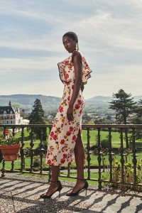 vestido con volantes y falda midi de lino bordado flores para