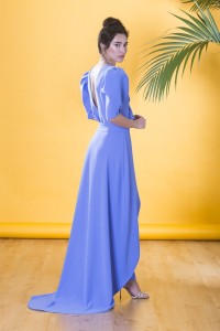 mono largo pitillo azul con sobrefalda escote en pico con lazo