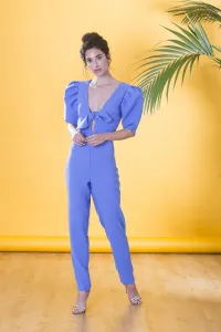 mono largo pitillo azul con sobrefalda escote en pico con lazo