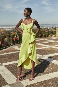 vestido de fiesta cruzado en saten lima con volante y tirantes