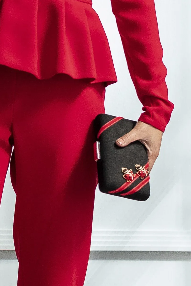 Bolso de ante negro con insectos rojos y dorados