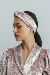 Turbante de terciopelo de color rosa