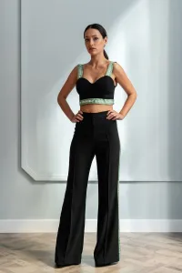 top corto negro de tirantes con tira verde