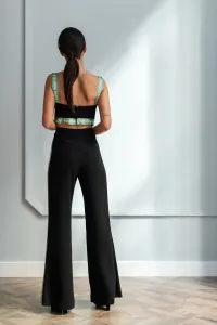 top corto negro de tirantes con tira verde
