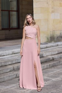 vestido largo de tul rosa bordado con falda larga de vuelo para
