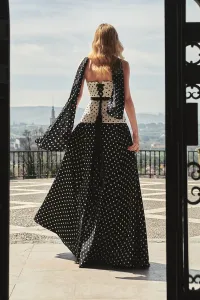 falda larga con lunares blanco y negro