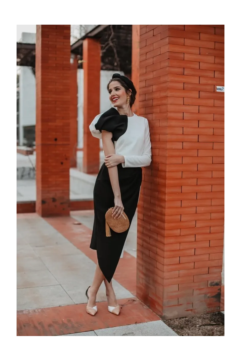 falda midi asimetrica blanca y negra