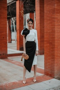 falda midi asimetrica blanca y negra