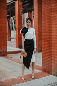 falda midi asimetrica blanca y negra