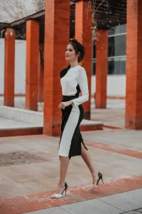 falda midi asimetrica blanca y negra
