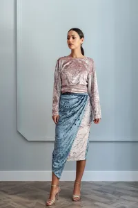 falda de terciopelo en color rosa empolvado y azul grisaceo