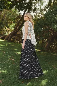 vestido largo con escote halter en lunares blanco y negro