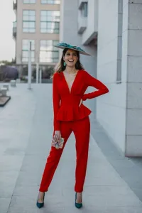 mono largo pitillo con peplum rojo