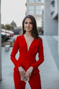 mono largo pitillo con peplum rojo