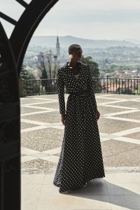 blazer corta lunares cy negro invitada
