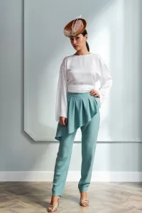 pantalon pitillo negro con peplum