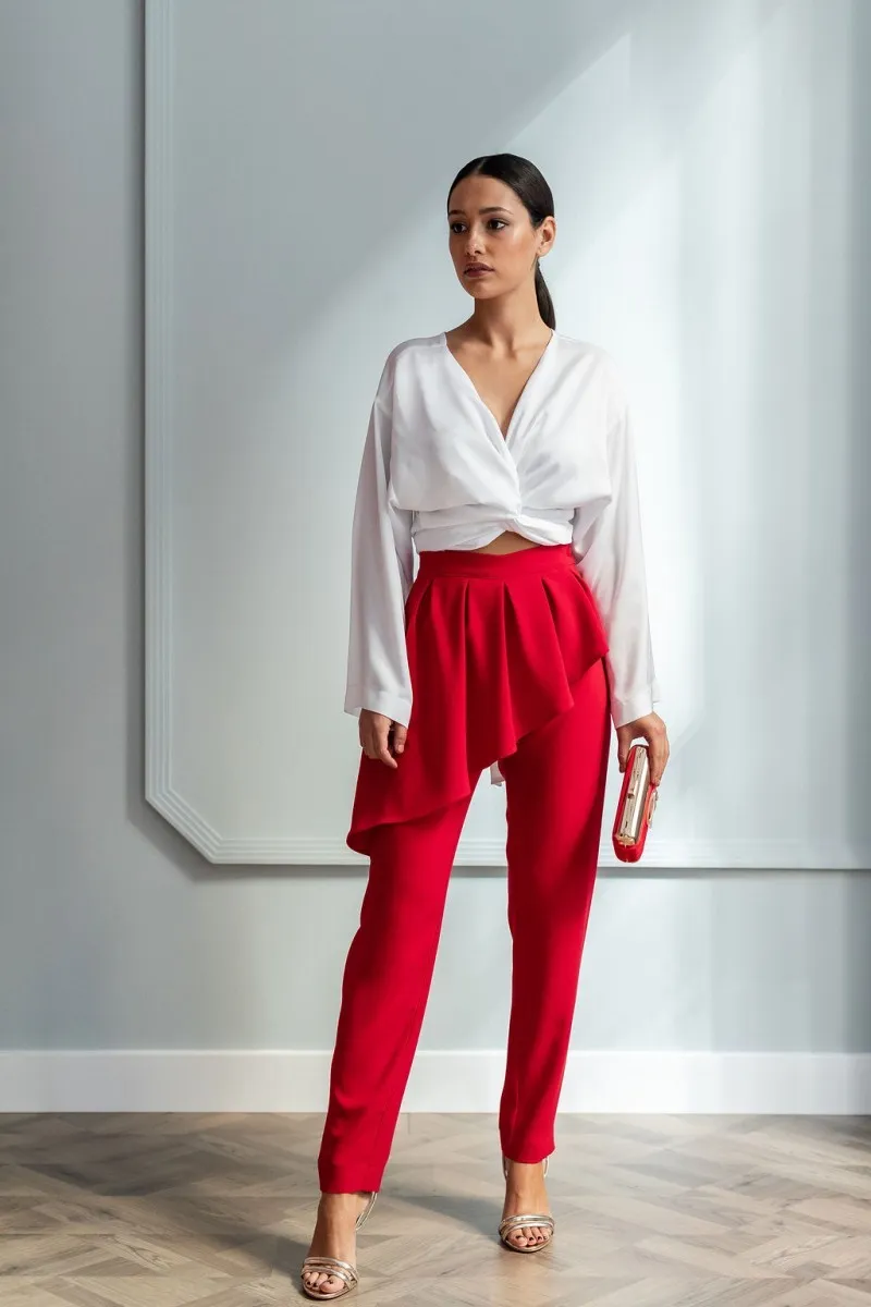 pantalon pitillo rojo con peplum